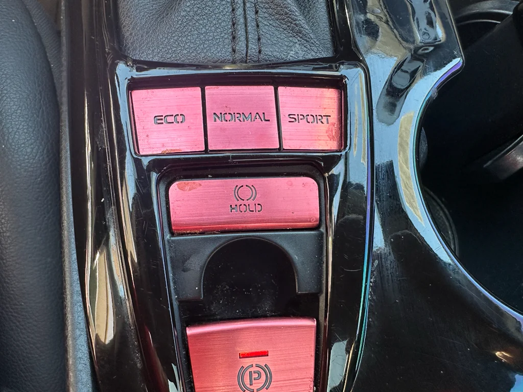Used 2022  Toyota XSE V6 image 23