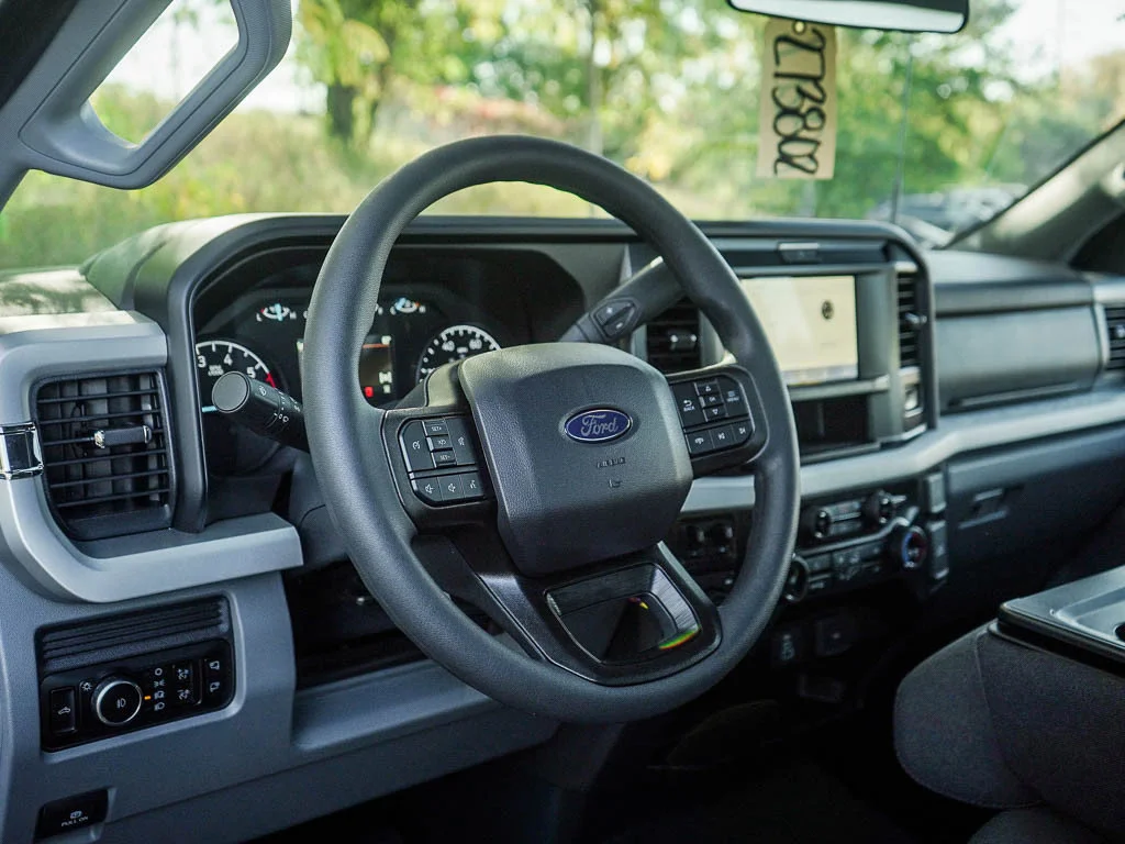 New 2027 Oxford White Ford F-350® XLT image 13
