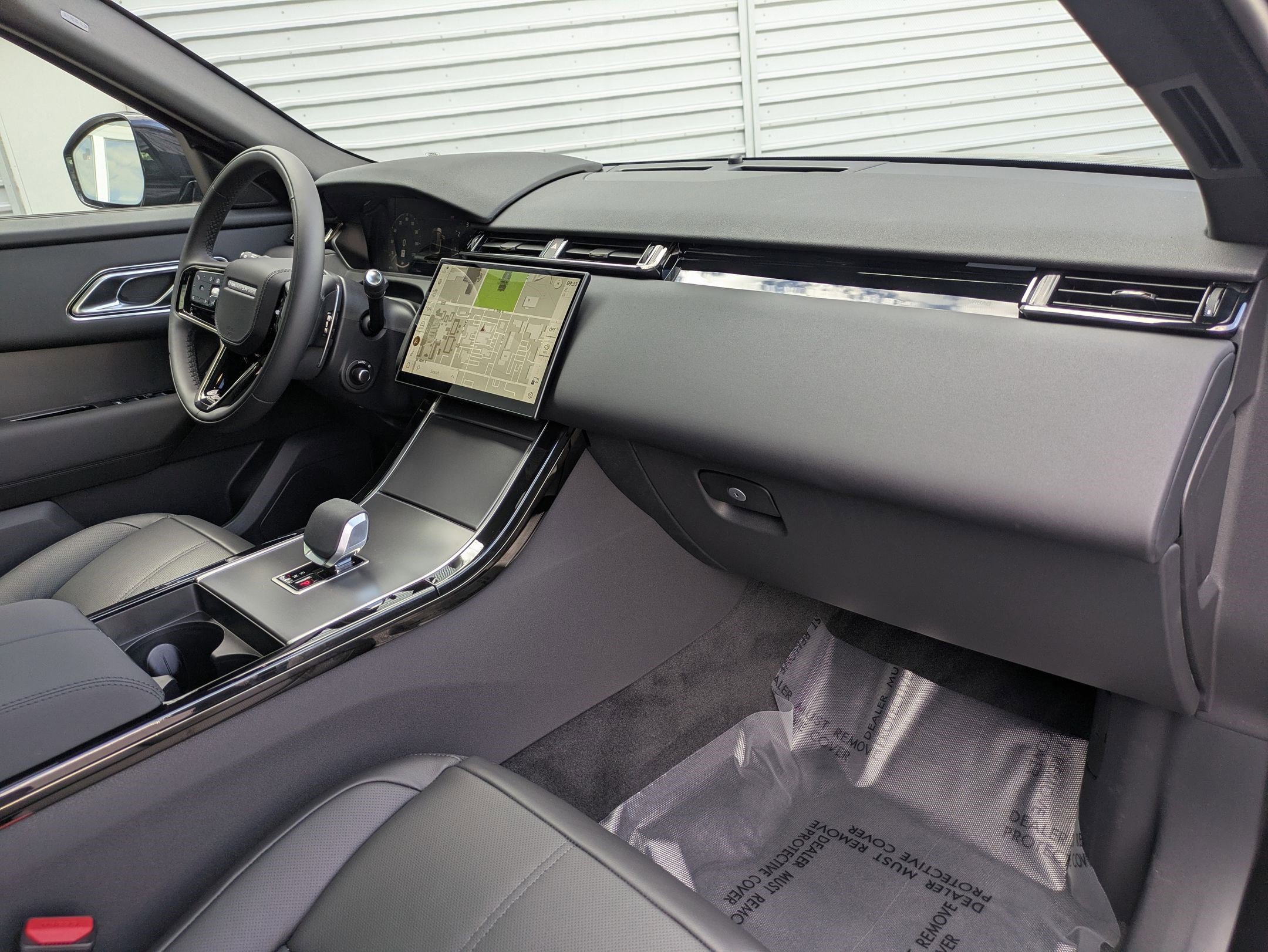 New 2026 Santorini Black Land Rover S image 33