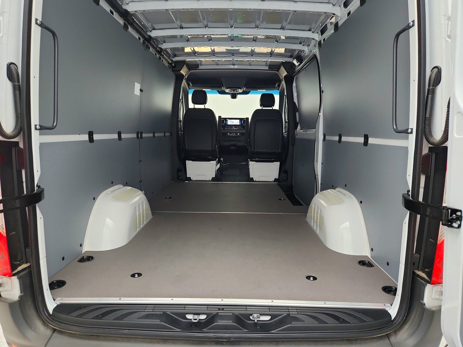 New 2026 Arctic+White Mercedes-Benz RWD image 21