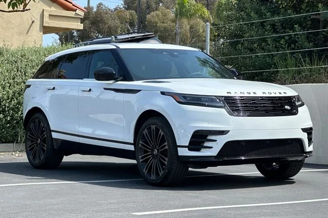New 2026 Fuji White Land Rover Dynamic SE image 7