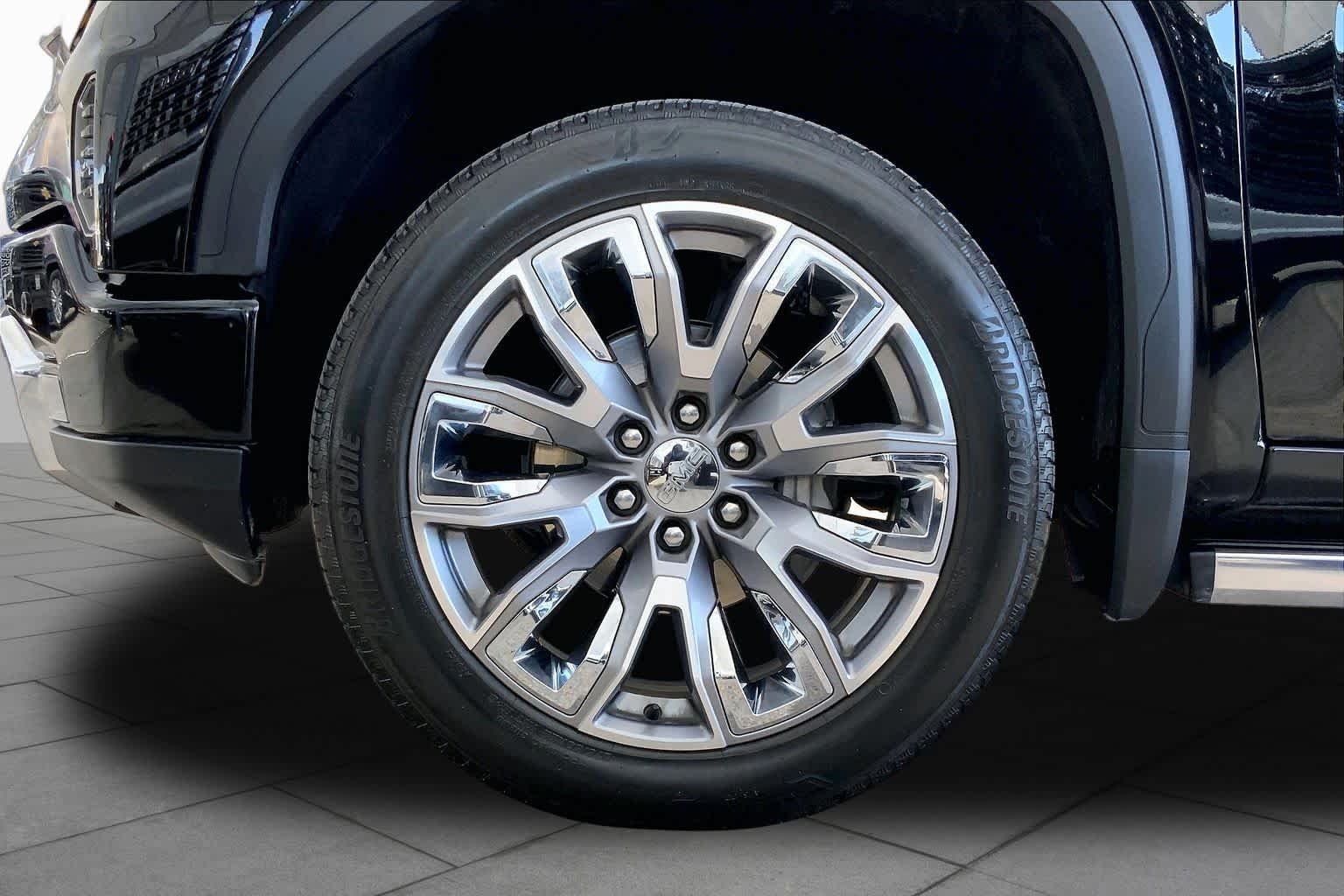 Used 2025 Onyx Black GMC Denali image 10