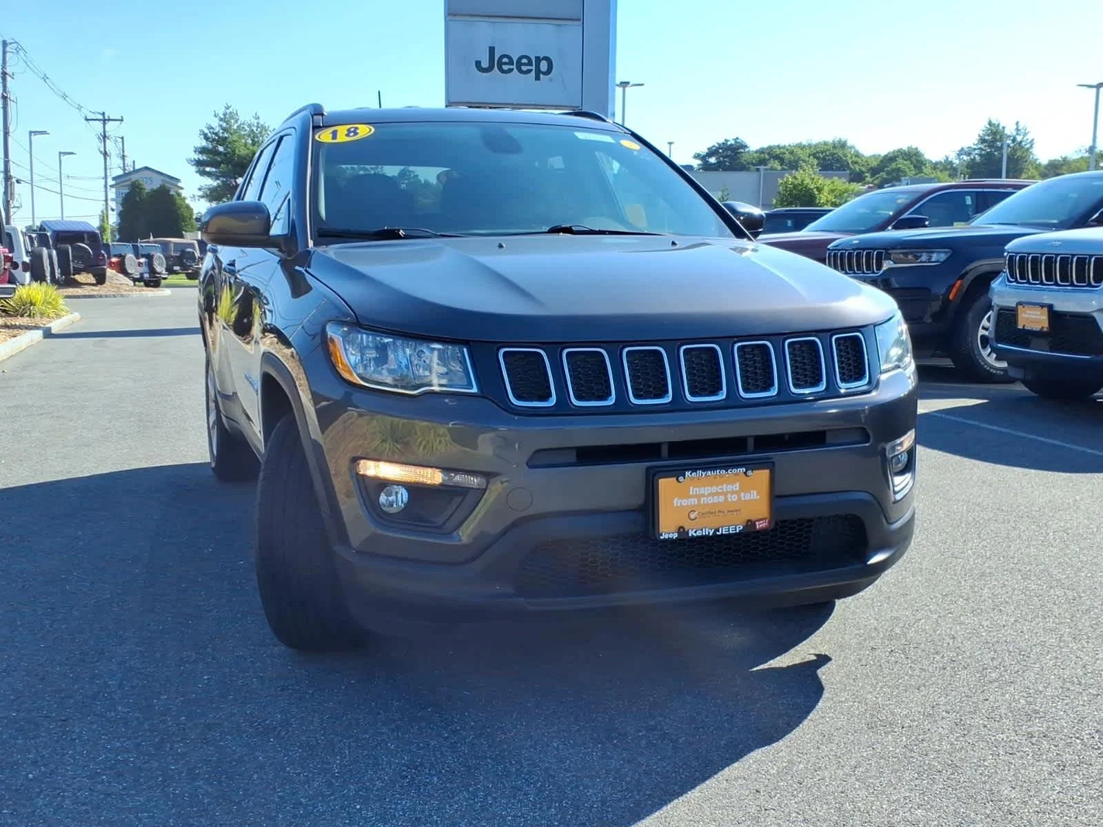 Certified Used 2018 Granite Crystal Met. Clear Coat Jeep Latitude image 4
