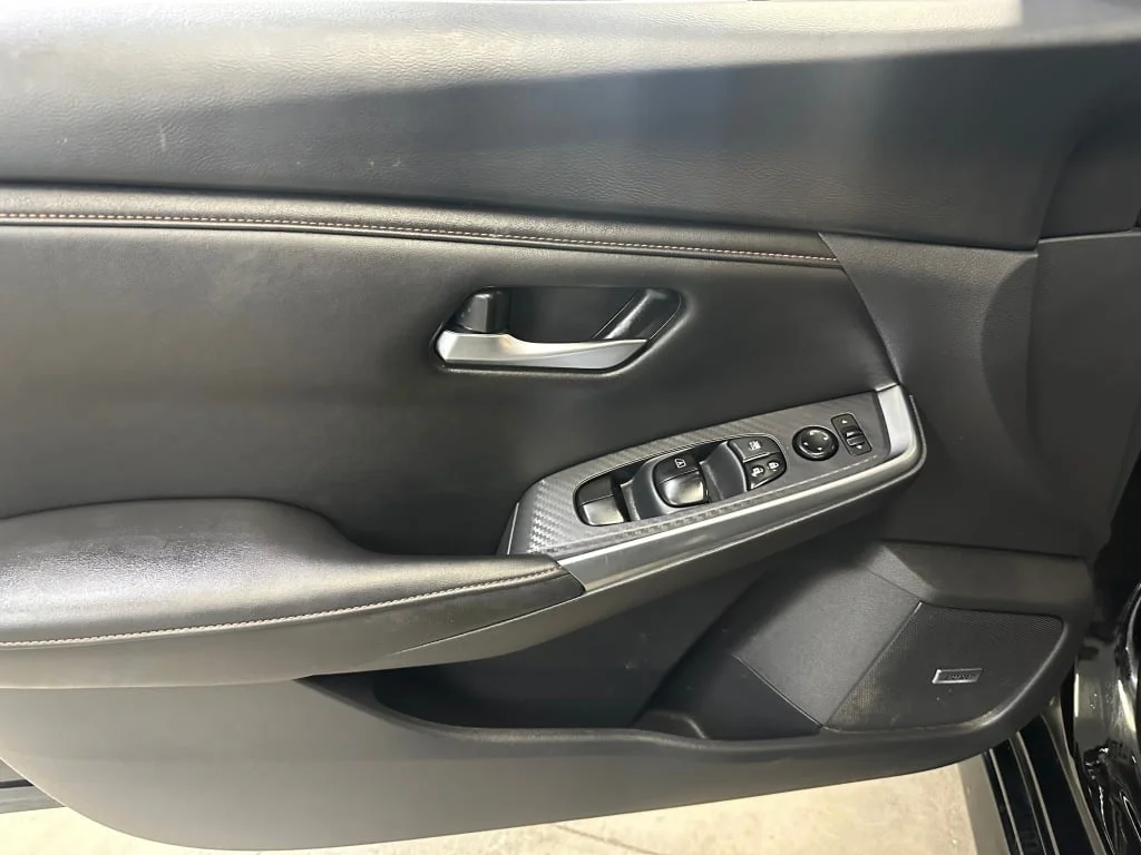 Used 2023 Super Black Nissan SR image 5