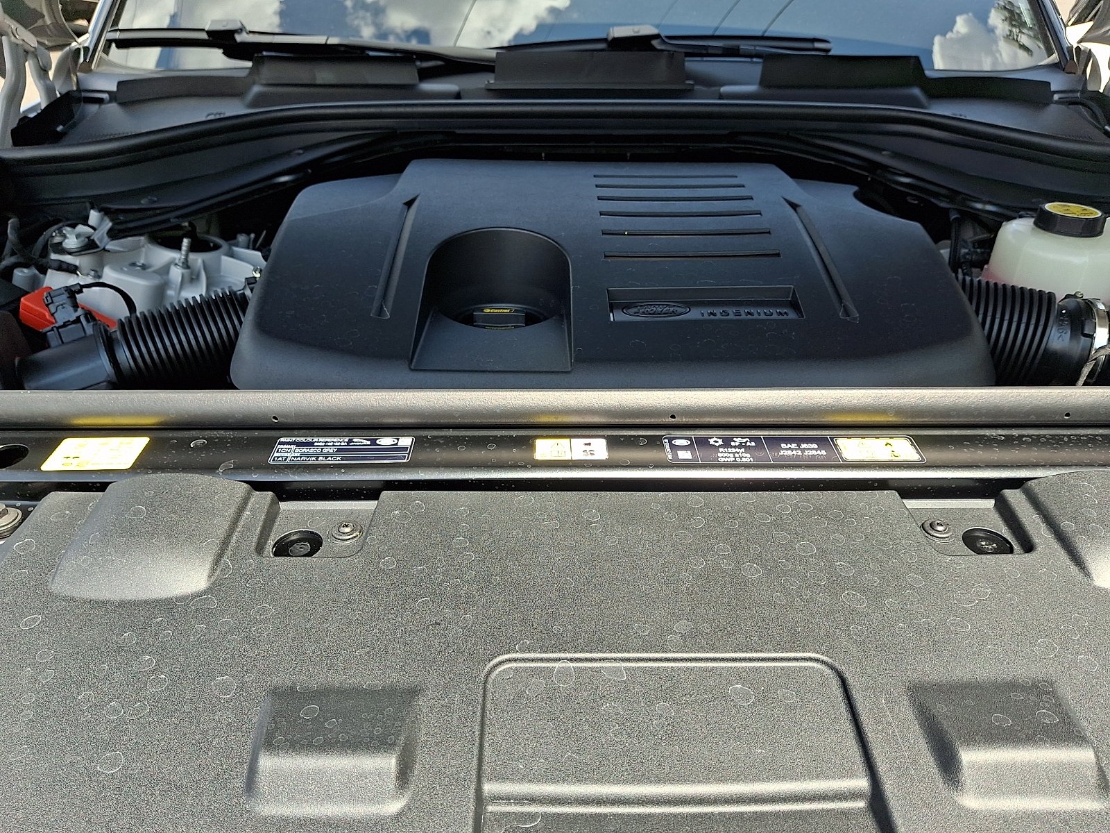 New 2026 Borasco Grey Land Rover P360 SE image 23