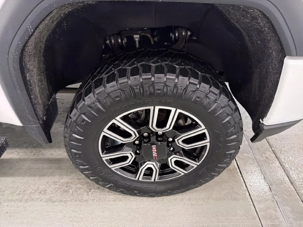 Used 2022 SUMMIT WHITE GMC AT4 image 4