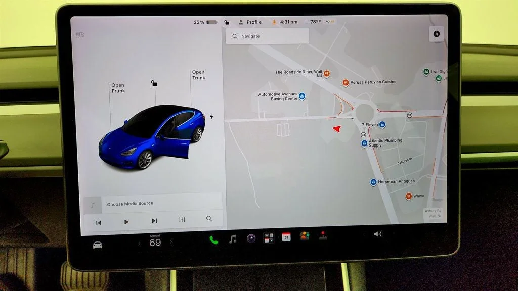 Used 2018 Deep Blue Metallic Tesla Long Range Battery RWD w/ 19