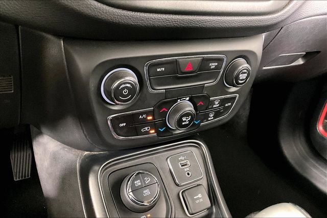 Used 2020 Gray Jeep Trailhawk image 14