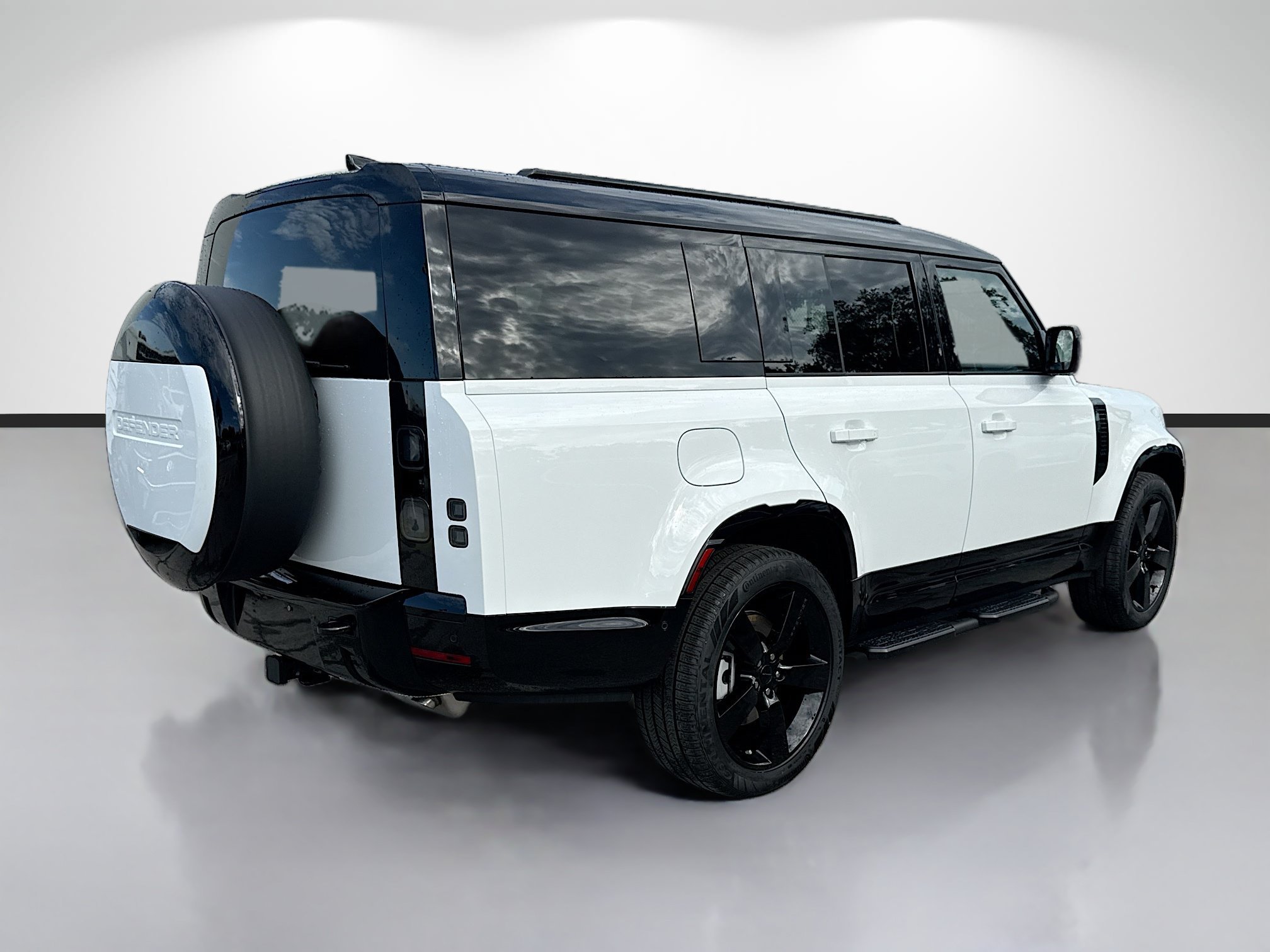 New 2026 Fuji White Land Rover X-Dynamic SE image 5