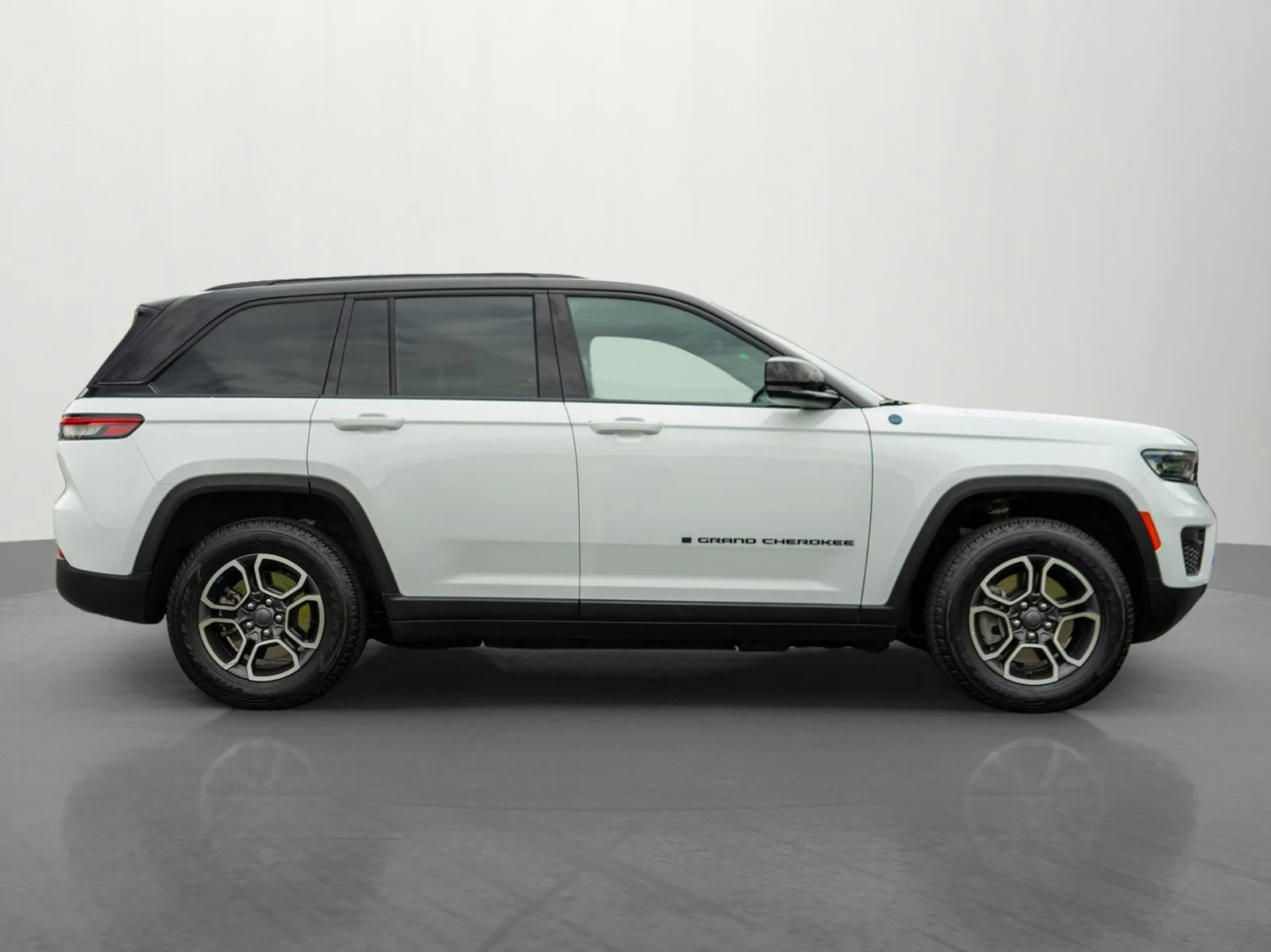 Used 2022 Bright White Clearcoat Jeep Trailhawk 4xe image 8