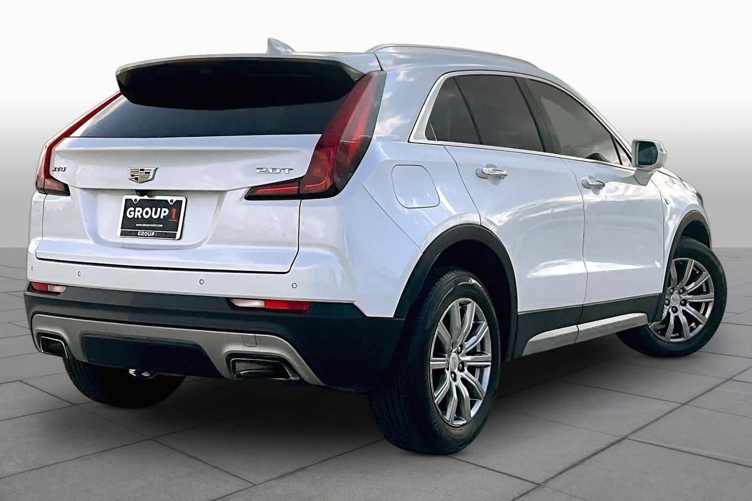 Used 2019 Crystal White Tricoat Cadillac FWD Premium Luxury image 12