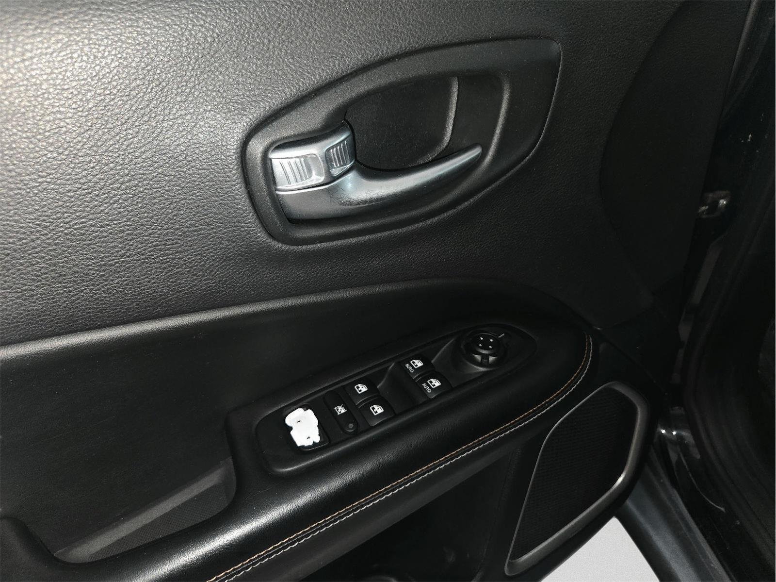 Used 2018 BLACK JEEP SPORT image 8