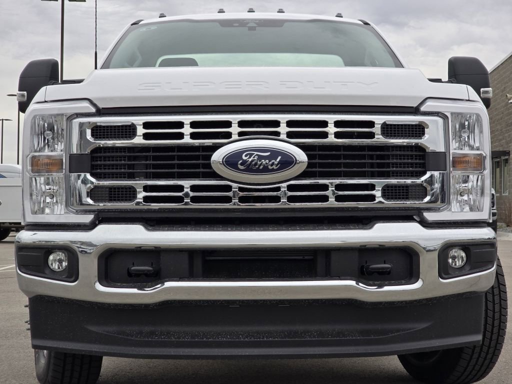 New 2026 Oxford White Ford XL image 3