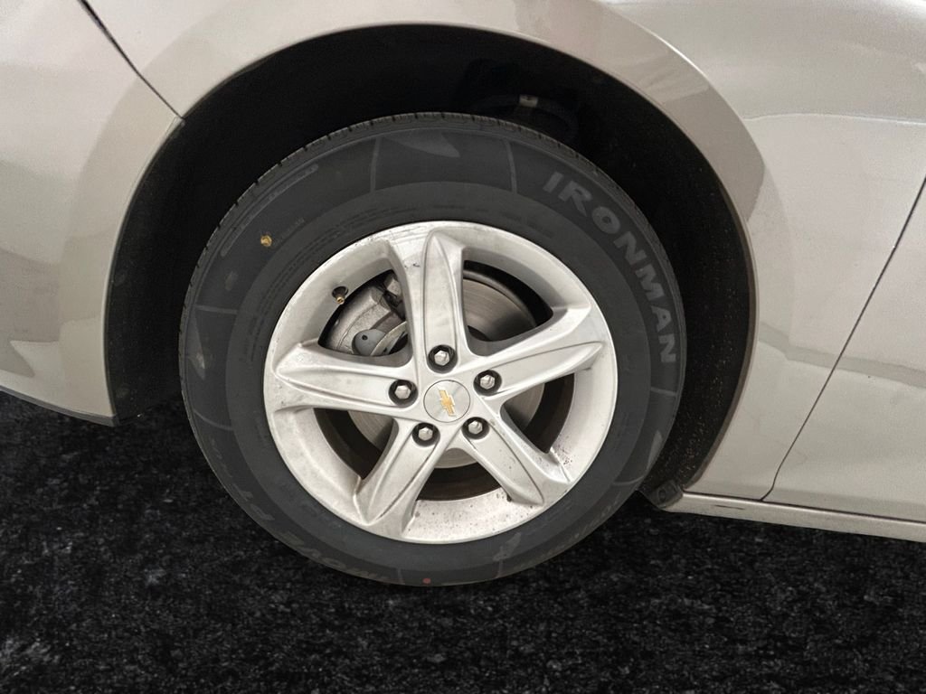 Used 2023 Gray Chevrolet LT image 27