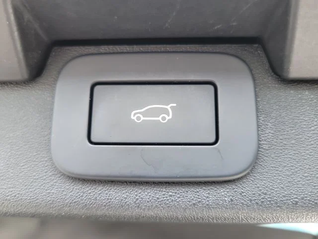 Used 2023 White Land Rover Metropolitan Edition image 12