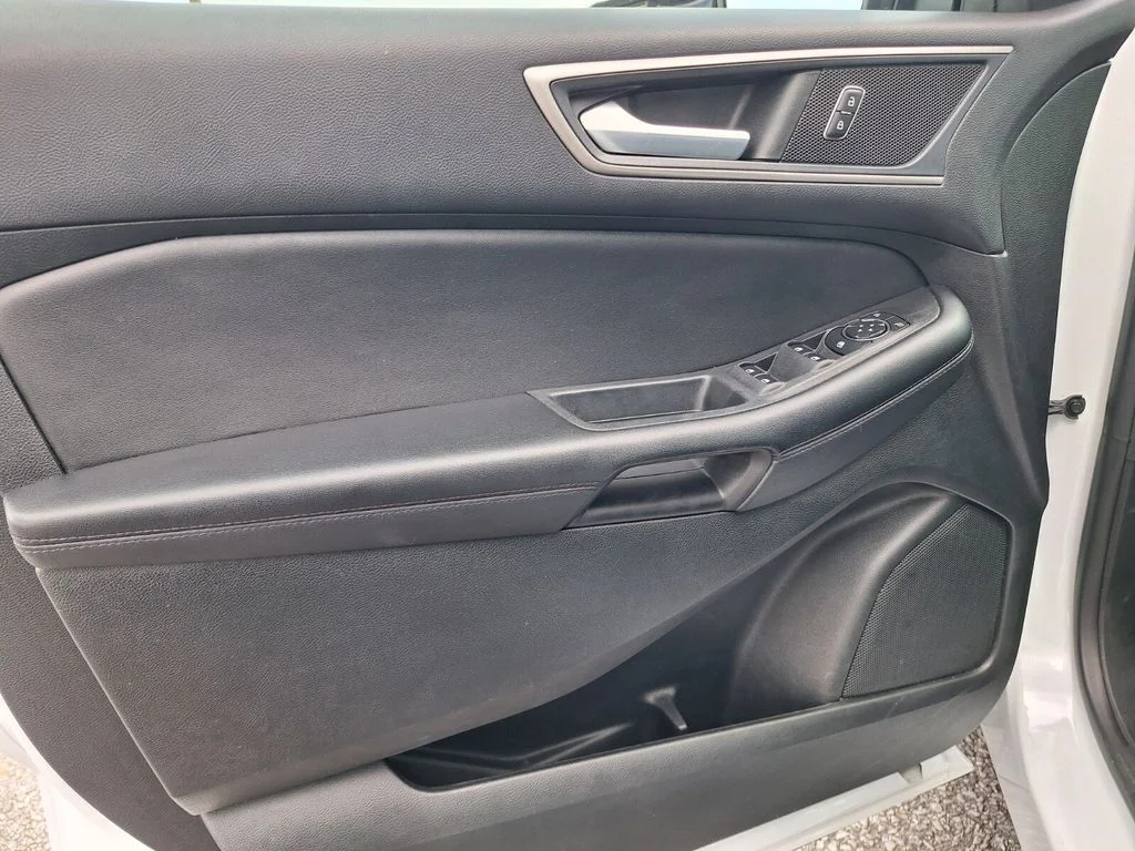 Used 2023 Oxford White Ford SEL image 29