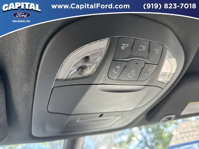 Used 2025 White Chrysler Select image 31