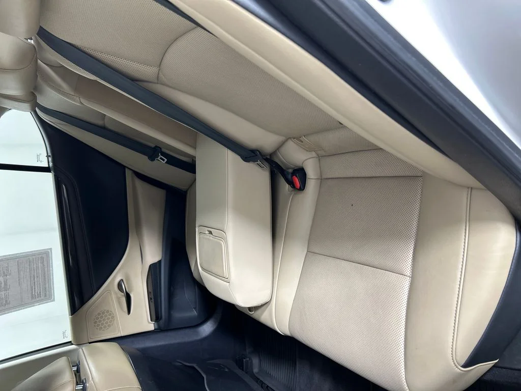 Used 2020 White Lexus 350 image 21