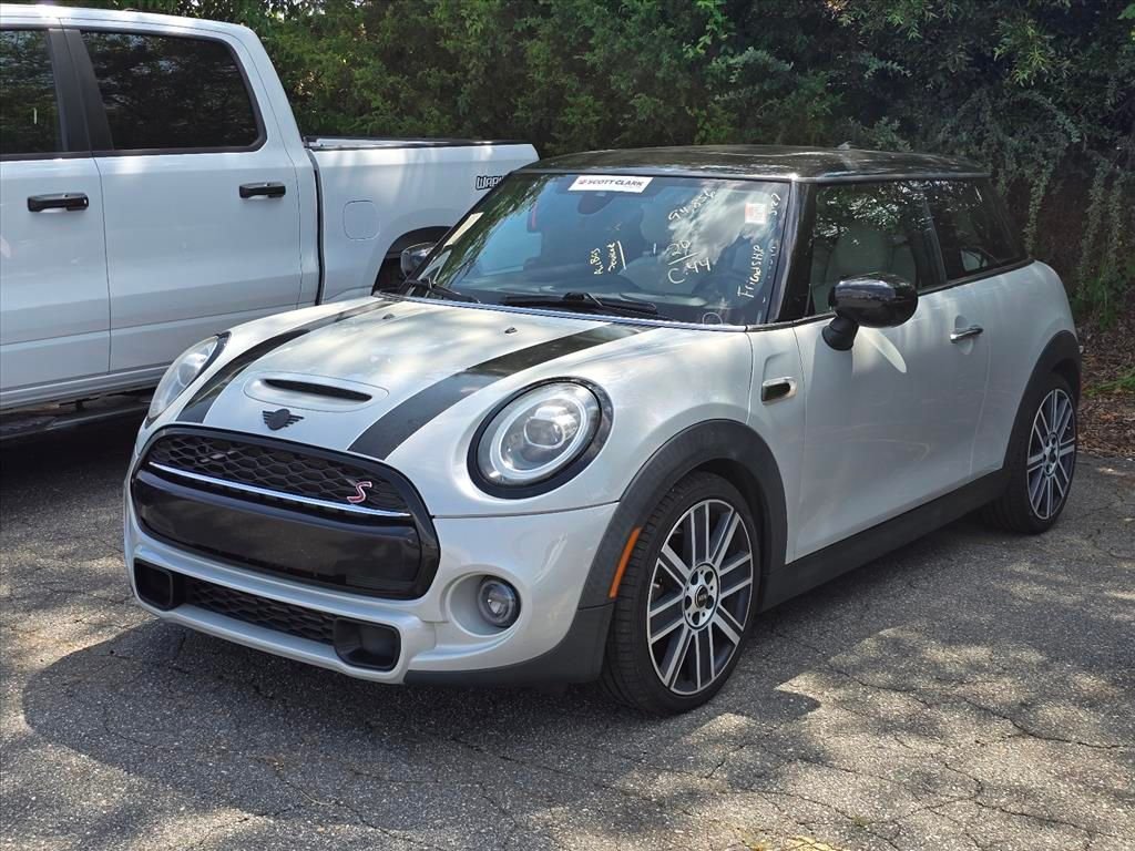 Used 2020 White MINI Classic image 2