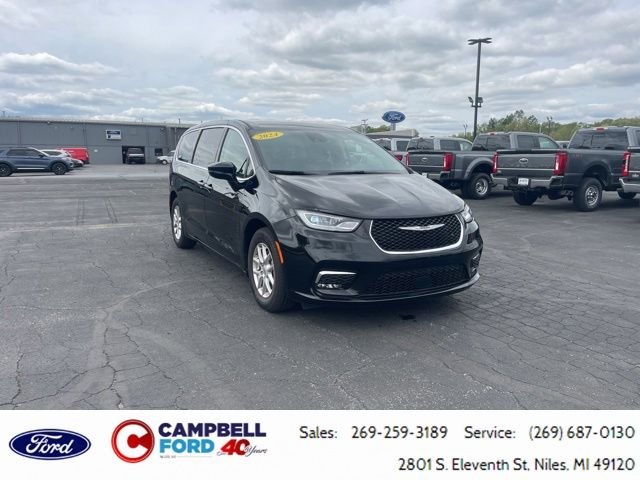 2024 Chrysler Pacifica Touring L's photo