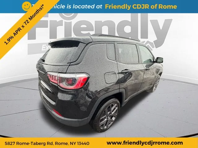 New 2026 Diamond Black Crystal Pearl-Coat Exterior Paint Jeep Limited image 6