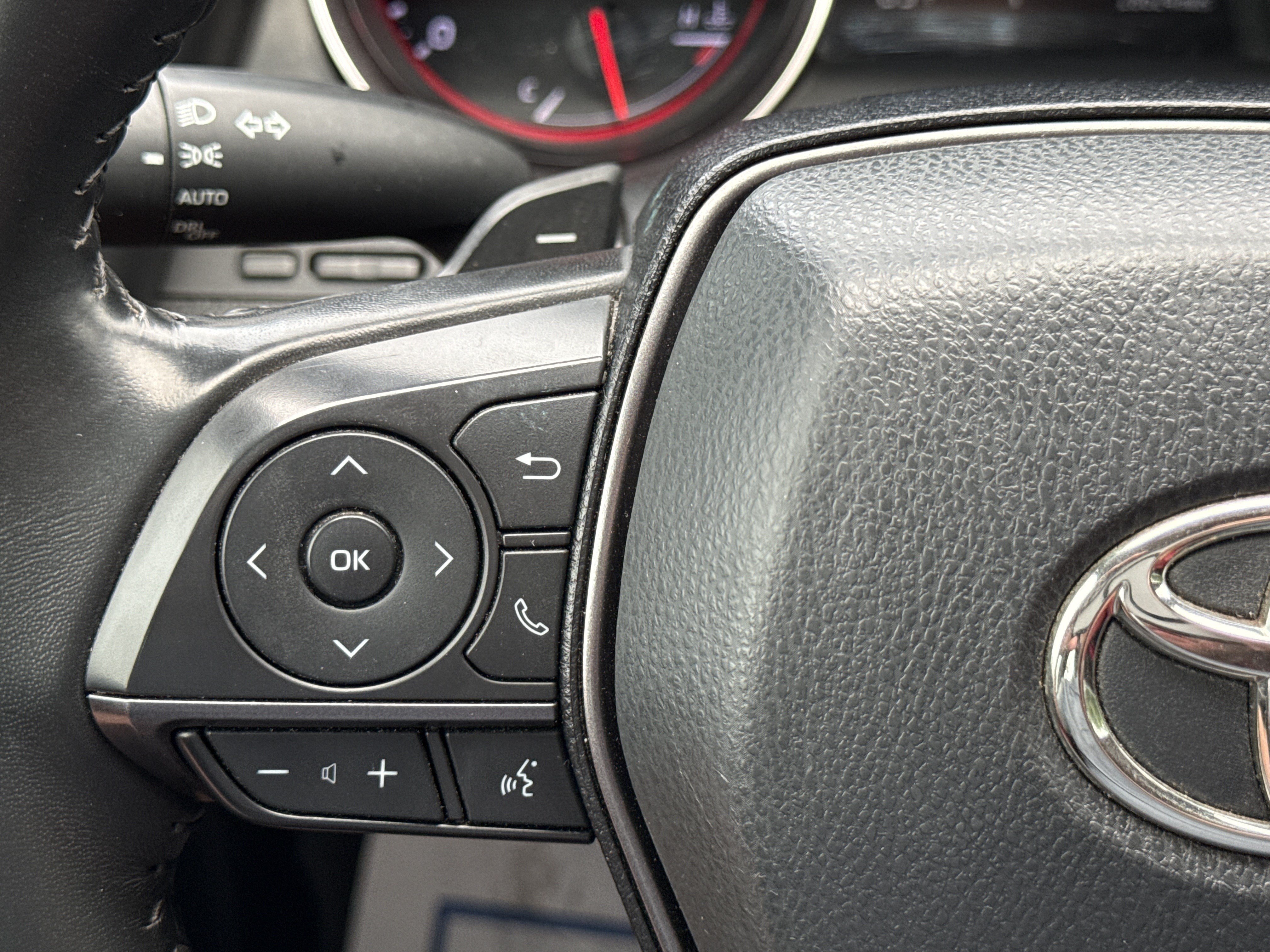 Used 2023 Wind Chill Pearl/Midnight Black Metallic Toyota XSE image 21
