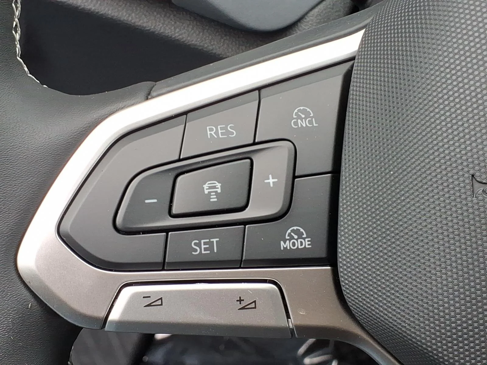New 2026 Pure White Volkswagen 2.0T SE image 19