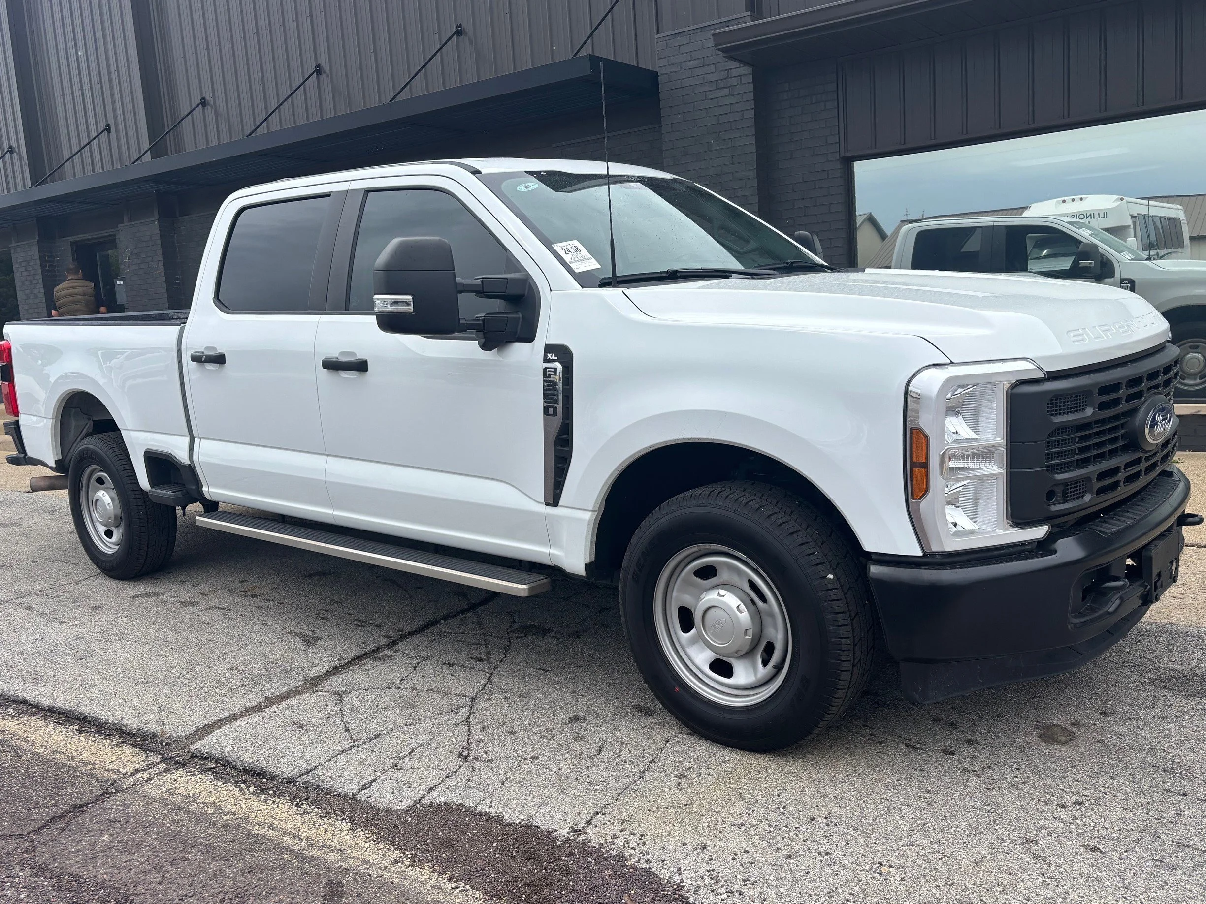 Used 2024 Oxford White Ford XL image 3