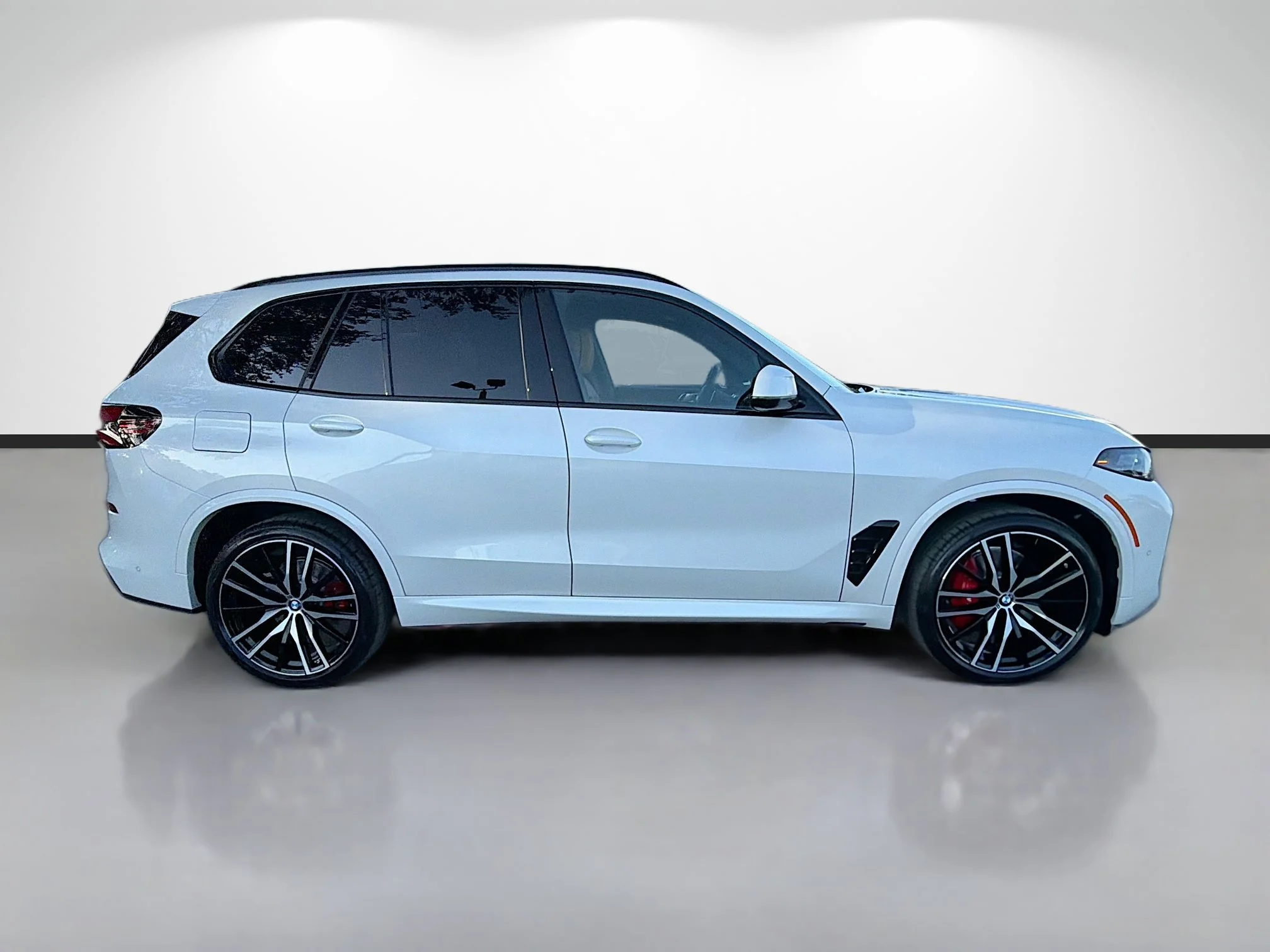 New 2026 Mineral White Metallic BMW xDrive40i image 2