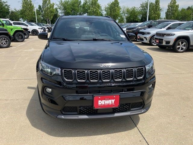 New 2026 Diamond Black Crystal Pearlcoat Jeep Latitude Altitude image 2