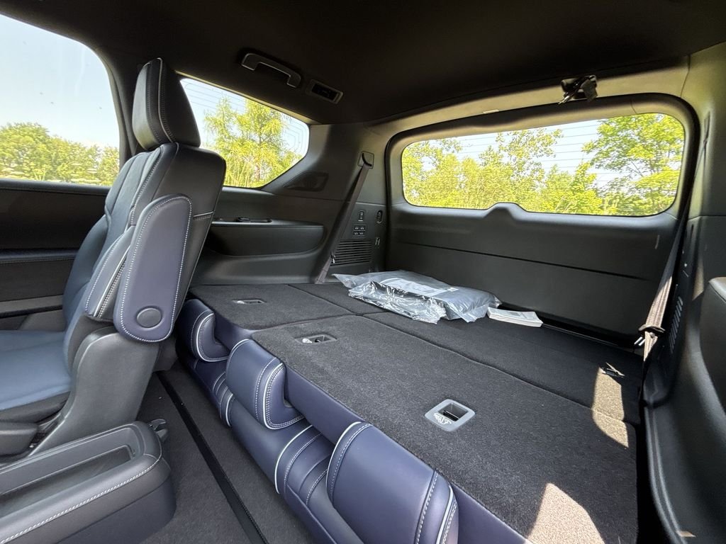 New 2027 RADIANT WHITE INFINITI Sport 4WD image 26