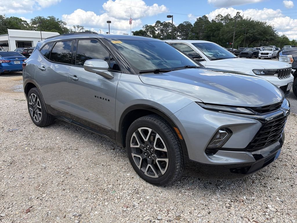 Used 2023 Gray Chevrolet RS image 5