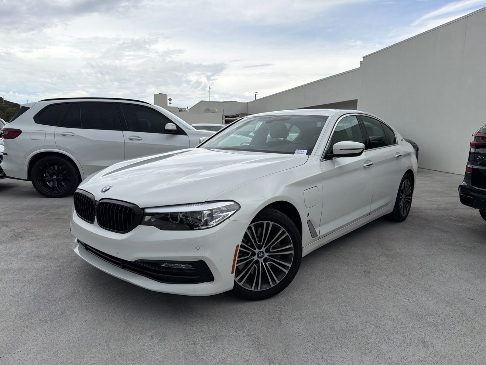 Used 2018 Alpine White BMW 530e iPerformance image 2