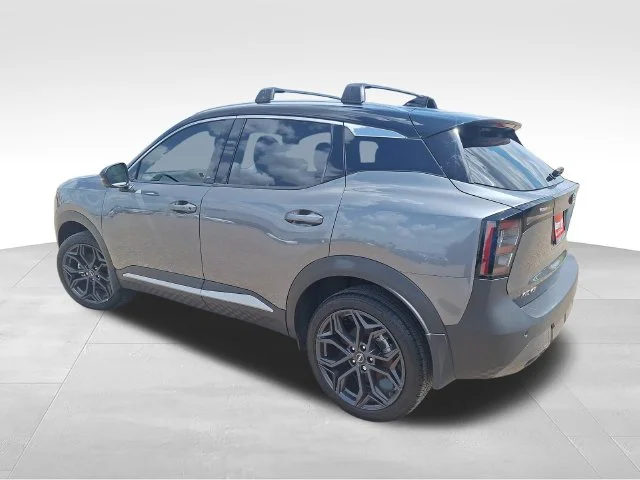 Used 2025 Gray Nissan SR image 6