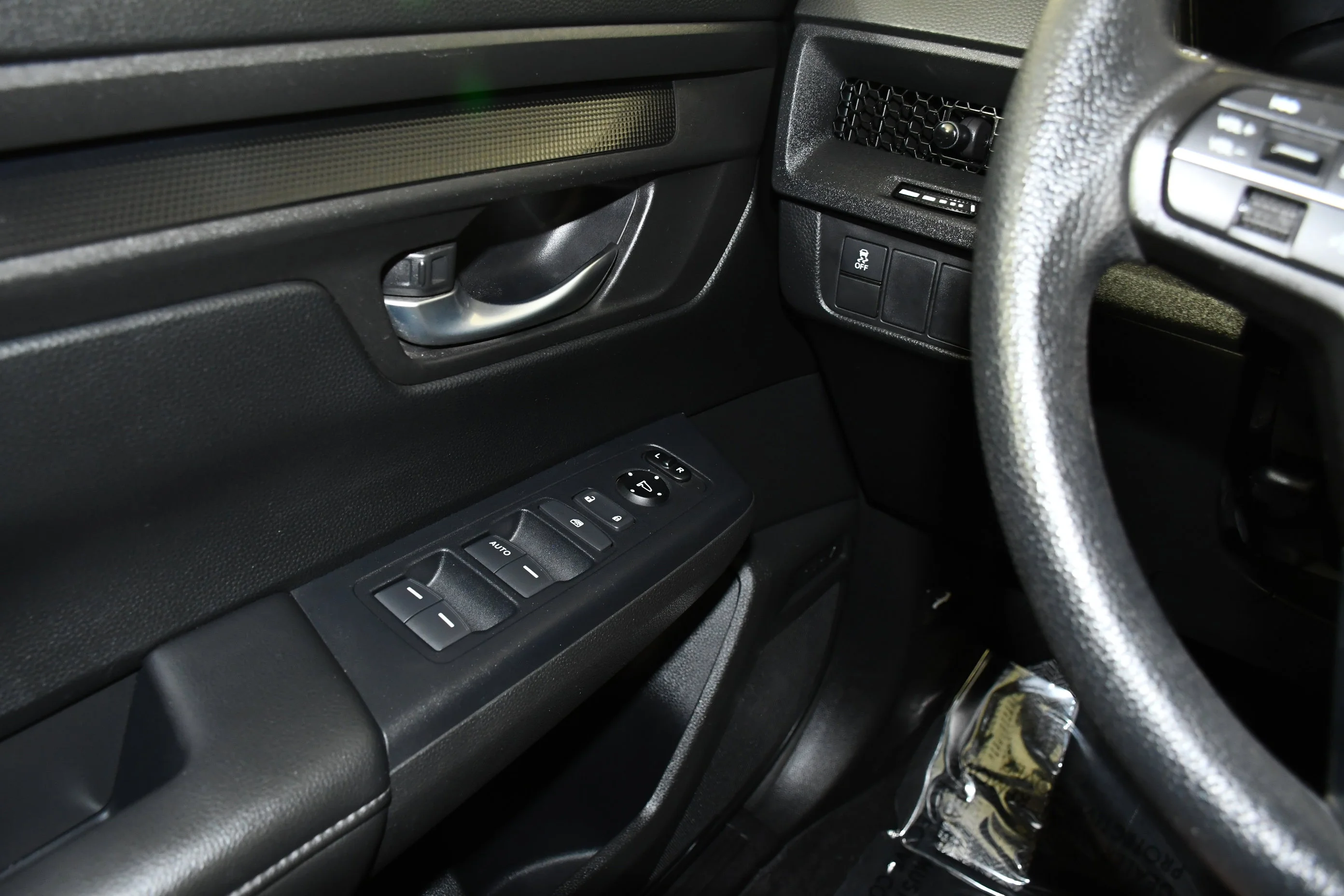 Used 2025 Solar Silver Metallic Honda LX image 31