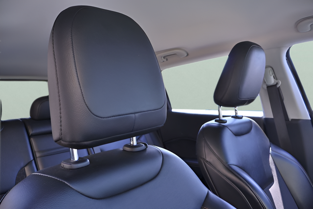 Used 2019 Blue Jeep Latitude image 16