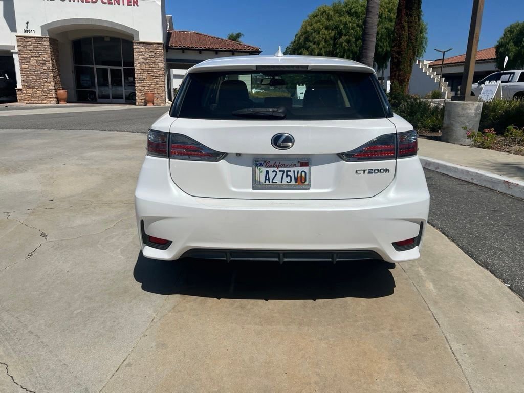Used 2017 Ultra White w/Black Roof Lexus 200h image 4