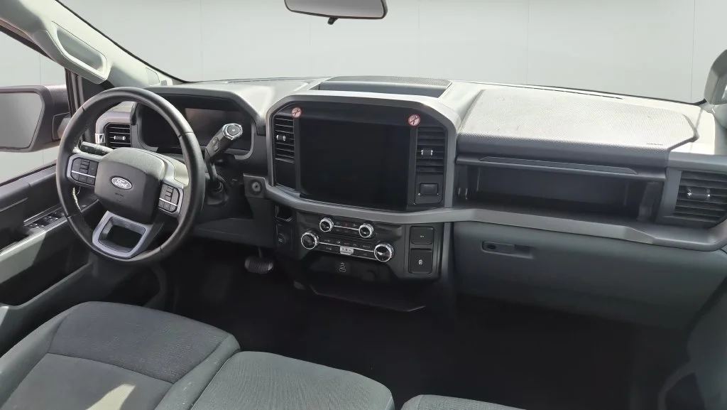 Used 2025 Silver Ford XLT image 9