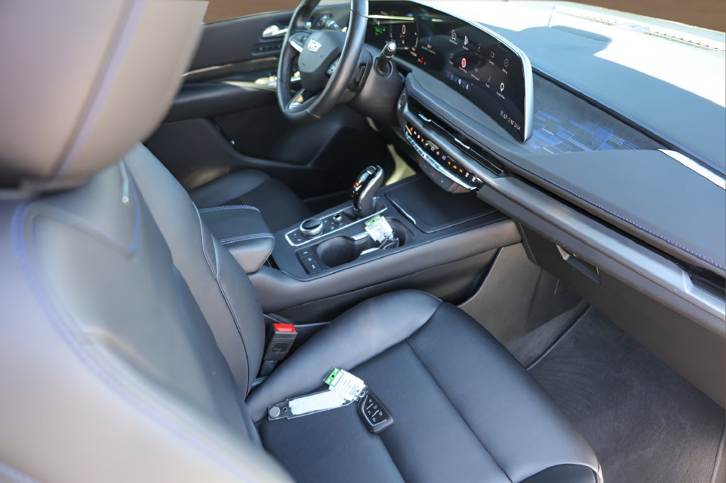 Certified Used 2025 Crystal White Tricoat Cadillac Sport image 28