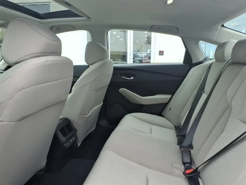 New 2026 Platinum White Pearl Honda SE image 11