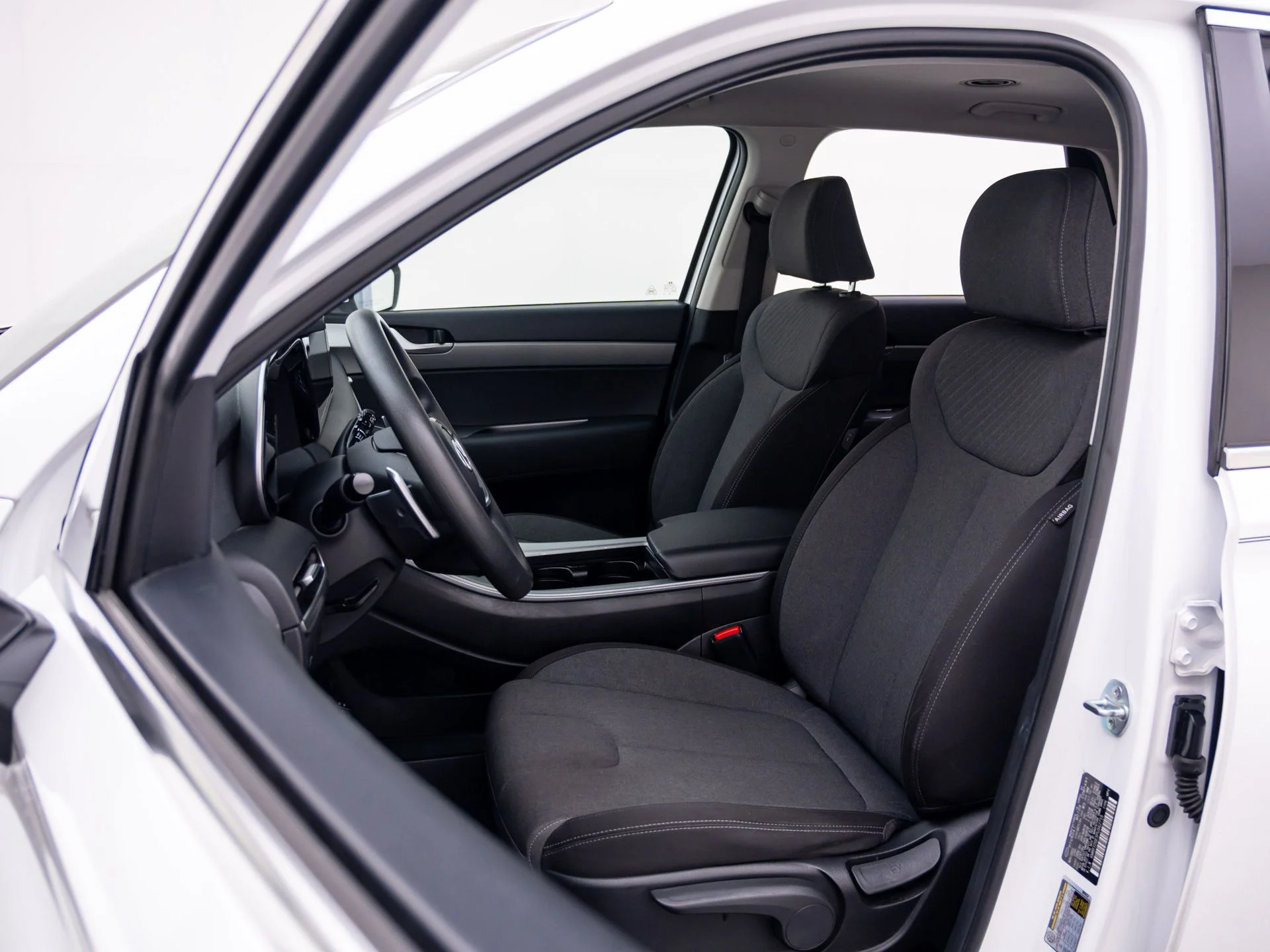 Used 2023 White Hyundai SE image 16