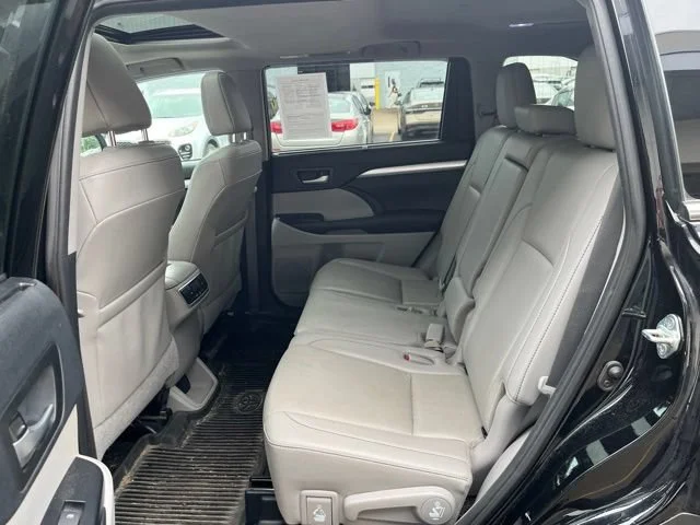 Used 2019 Midnight Black Metallic Toyota XLE image 14