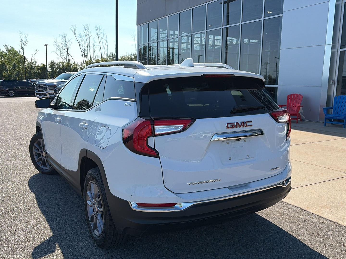 Used 2023  Gmc  image 3