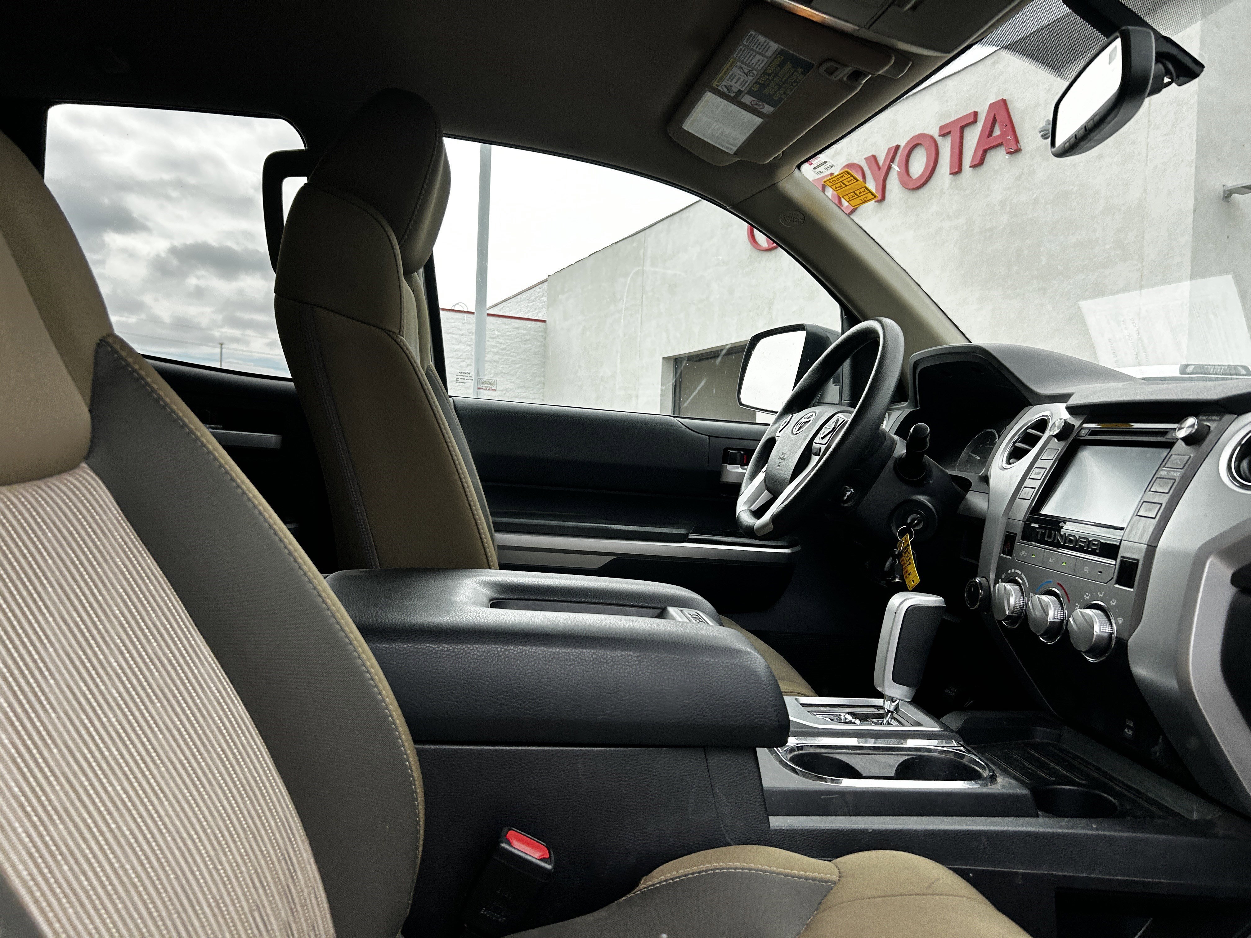 Used 2015 Super White Toyota SR5 image 11