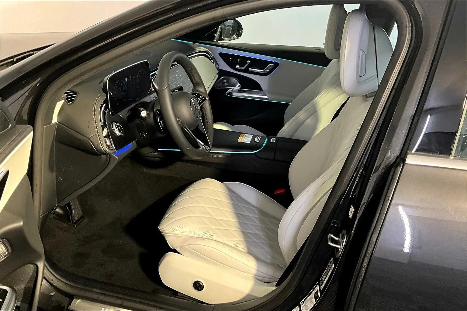 2026 Mercedes-Benz E-Class E350 - Photo 13