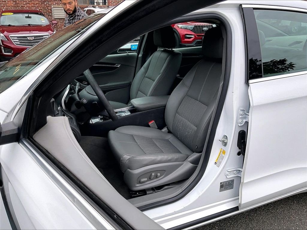 Used 2019 White Chevrolet LS image 10