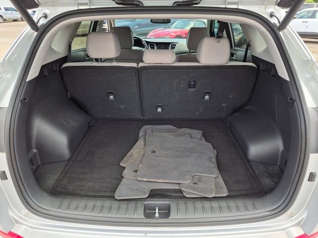 Used 2018 Molten Silver Hyundai Value image 28