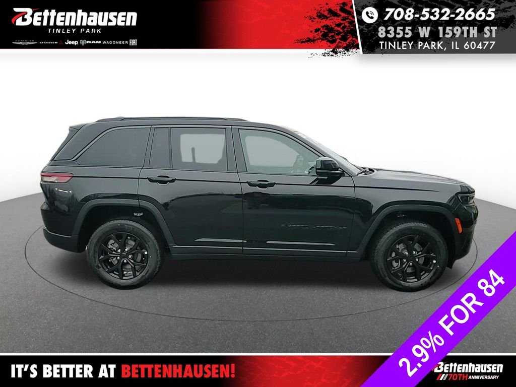 New 2026 Diamond Black Crystal Pearl-Coat Exterior Paint Jeep Laredo image 4