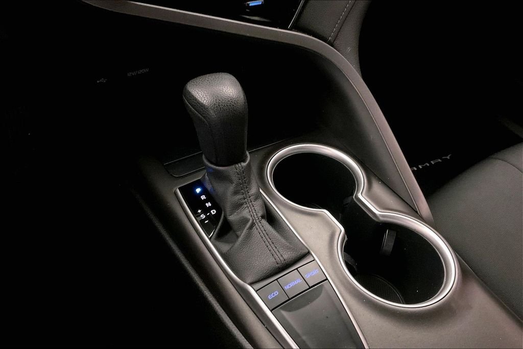 Used 2022 White Toyota LE image 36