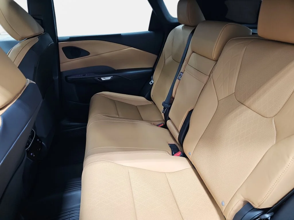 New 2026 Eminent White Pearl Lexus PREMIUM PLUS image 10